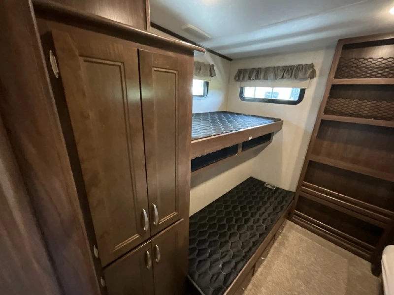 2017 KEYSTONE MONTANA HIGH COUNTRY 340BH