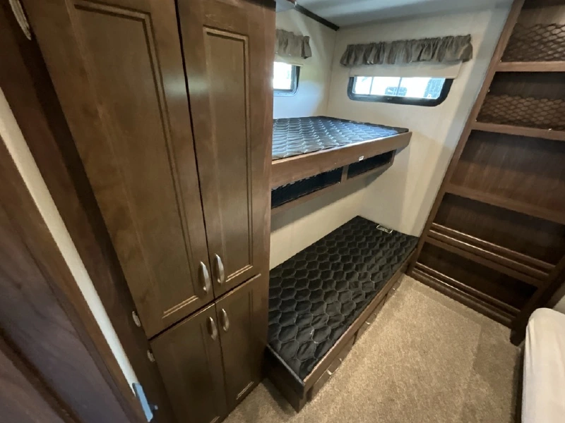 2017 KEYSTONE MONTANA HIGH COUNTRY 340BH