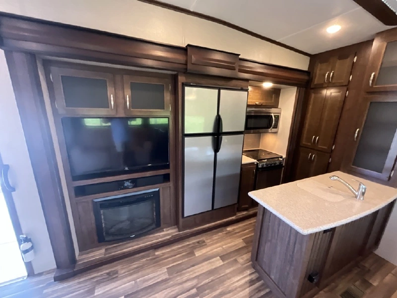 2017 KEYSTONE MONTANA HIGH COUNTRY 340BH