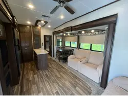 2017 KEYSTONE MONTANA HIGH COUNTRY 340BH