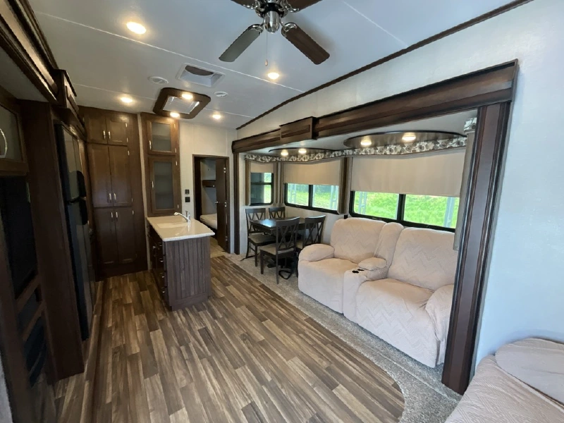 2017 KEYSTONE MONTANA HIGH COUNTRY 340BH