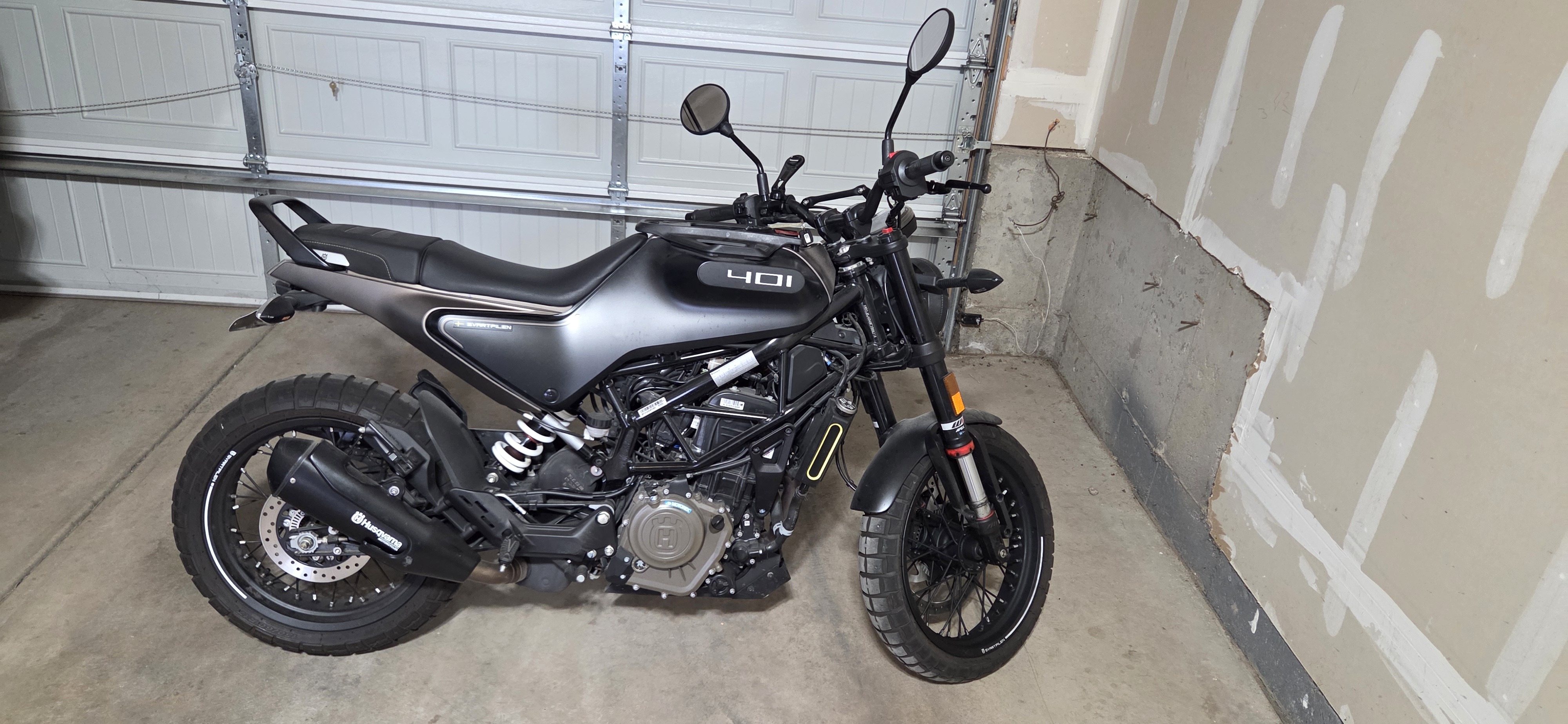 2022 Husqvarna SVARTPILEN 401 Standard motorcycle