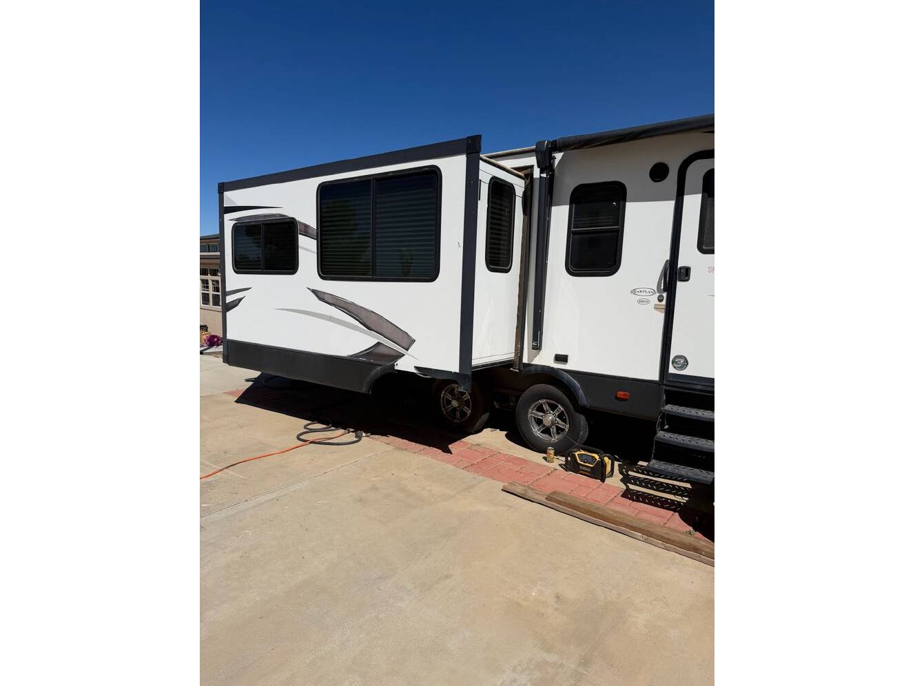 A photo of this 2019 Heartland Mallard 335