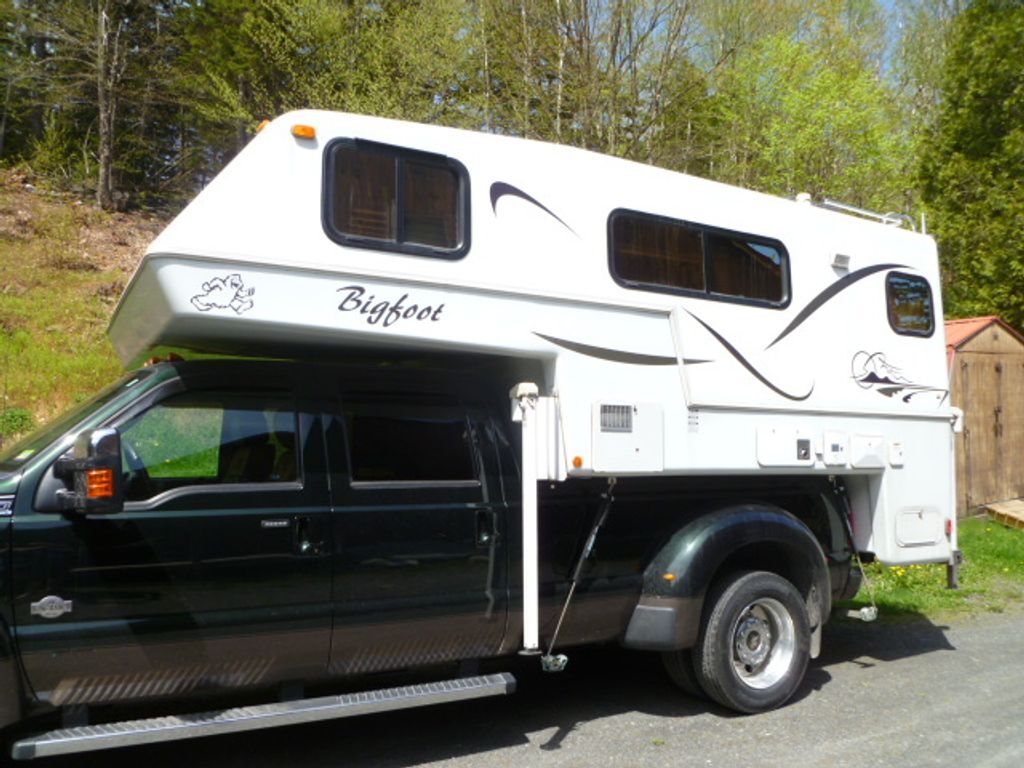2003 Bigfoot 2500 Series 25-C-10.6-E in randolph VT