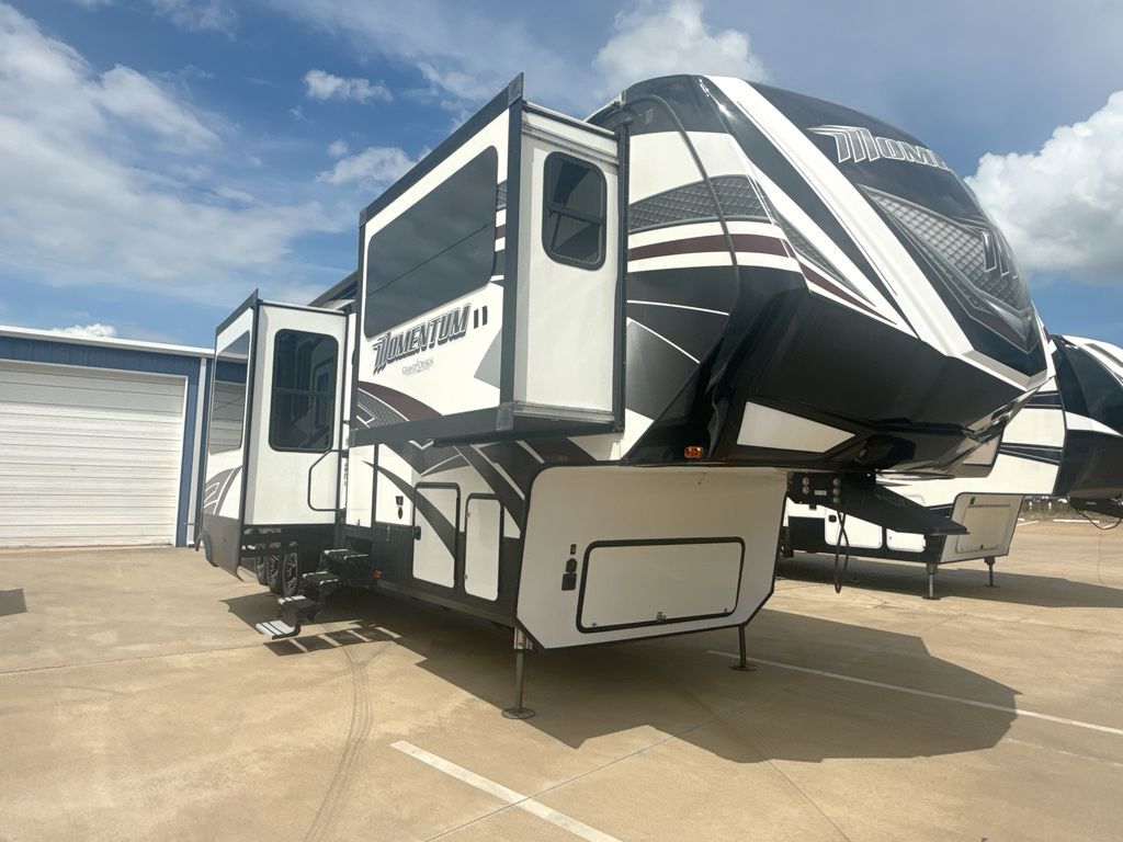 2018 Grand Design Momentum 376TH in willis point TX