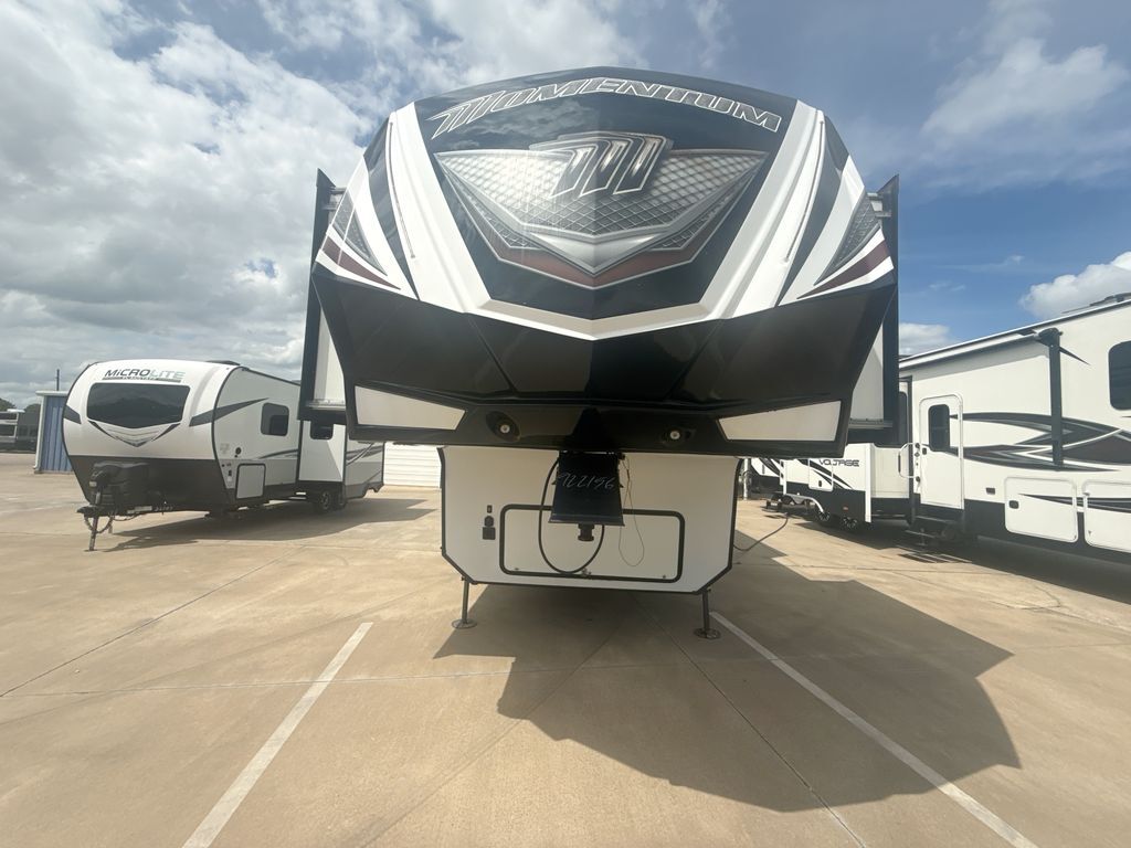 2018 Grand Design Momentum 376TH in willis point TX
