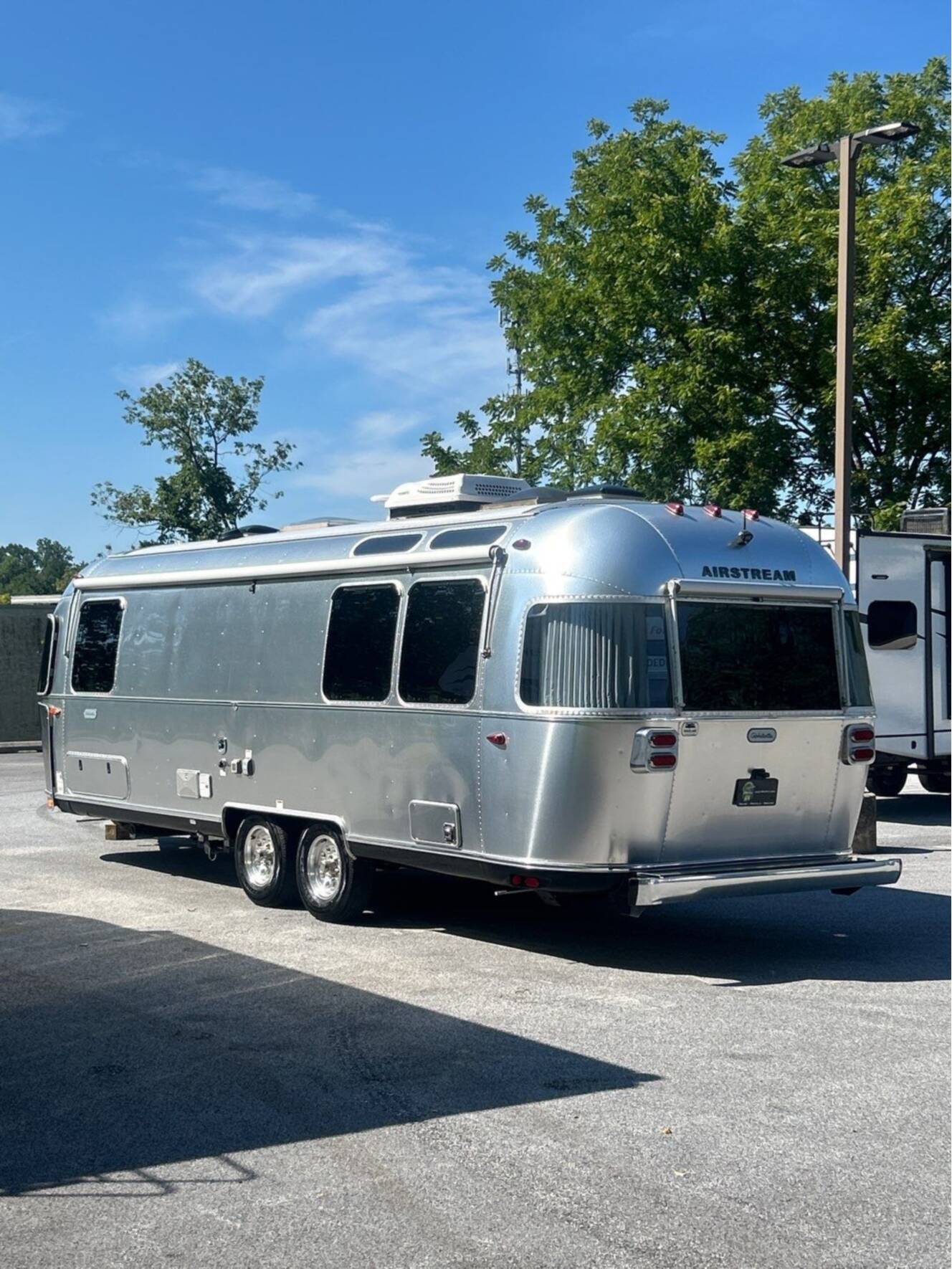 A photo of this 2022 Airstream GLOBETROTTER 27FB TWIN