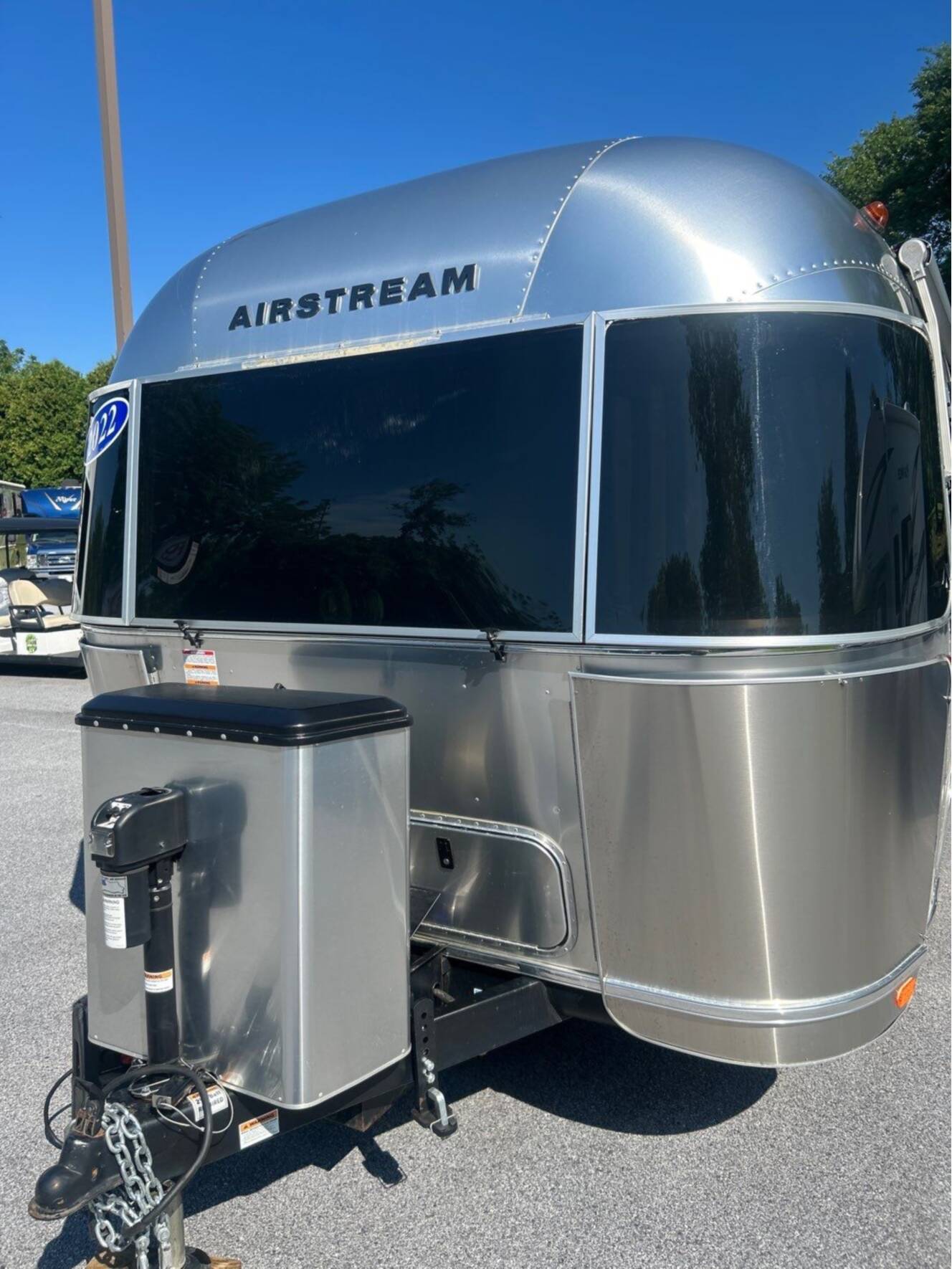 A photo of this 2022 Airstream GLOBETROTTER 27FB TWIN