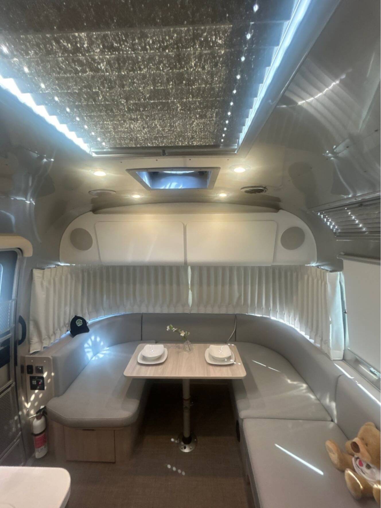 A photo of this 2022 Airstream GLOBETROTTER 27FB TWIN