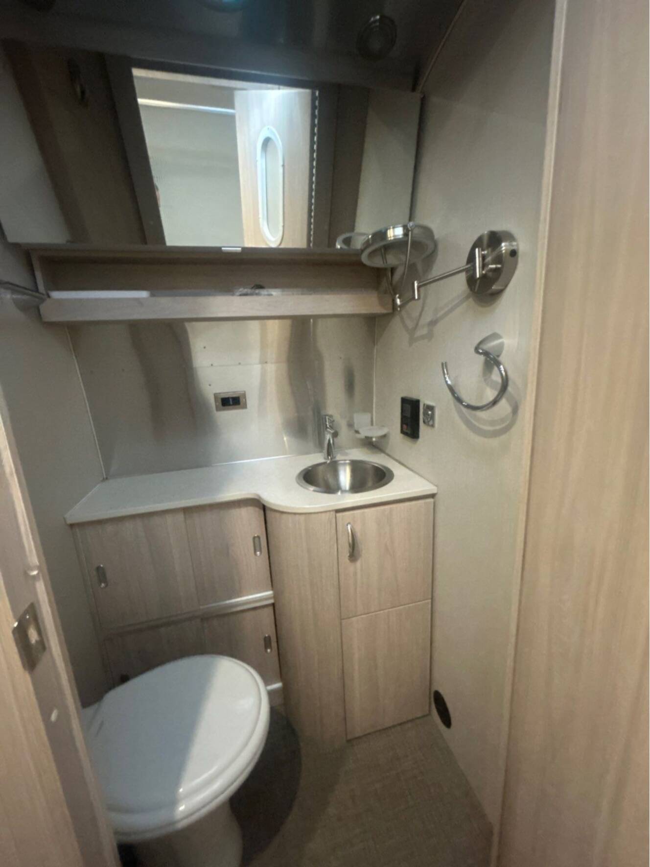 A photo of this 2022 Airstream GLOBETROTTER 27FB TWIN