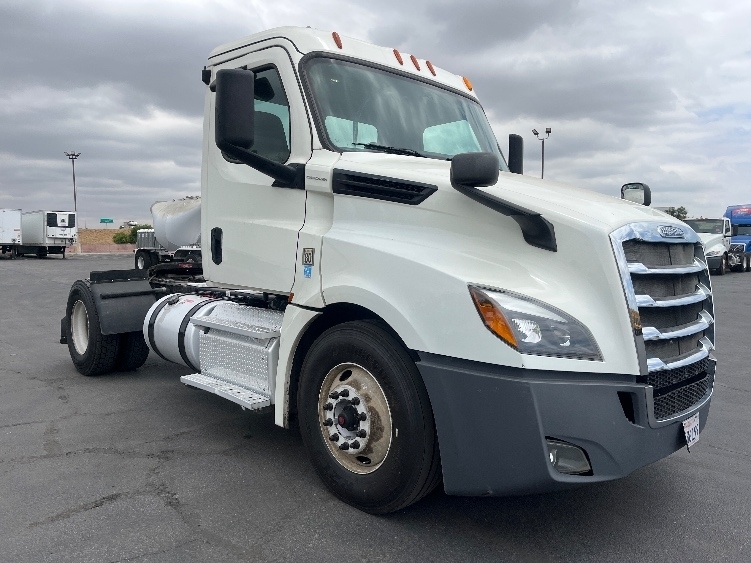 2019 FREIGHTLINER CASCADIA 126 in Fresno, CA
