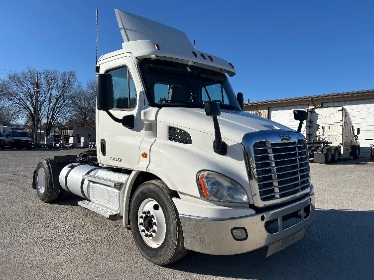 2019 FREIGHTLINER CASCADIA 113 in Memphis, TN