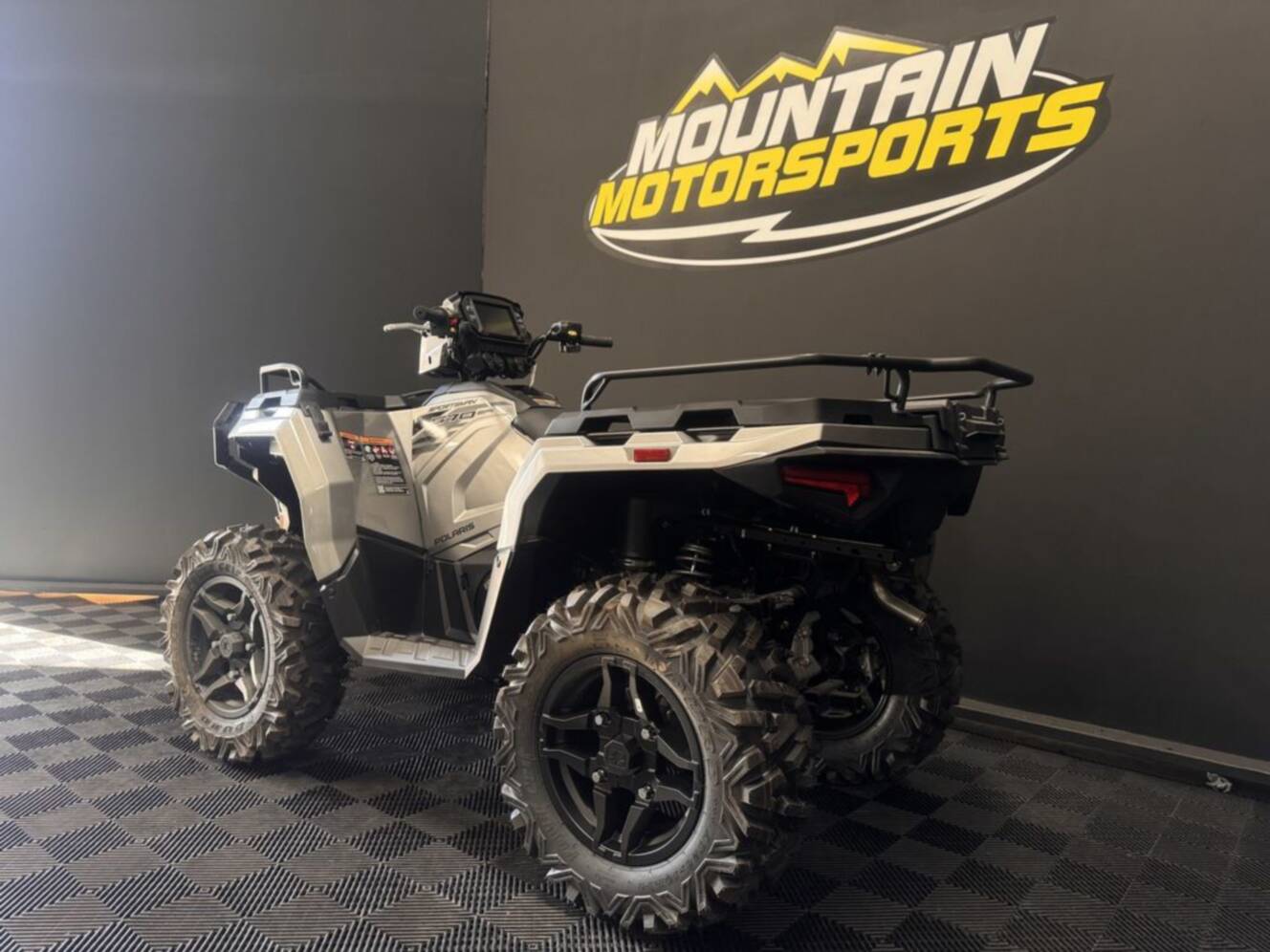 A photo of this 2026 Polaris Sportsman 570 Ultimate