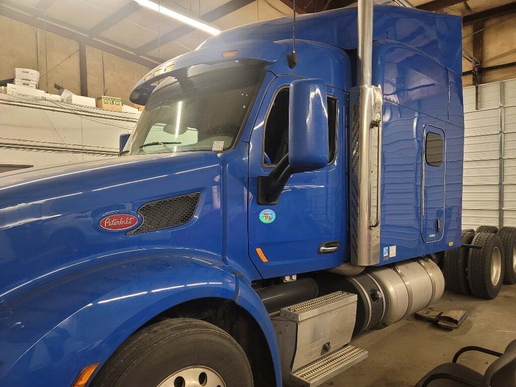 2017 PETERBILT 579 in Jackson, MS