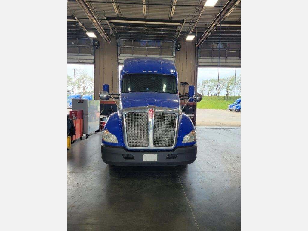 2018 KENWORTH T680 in Topeka, KS