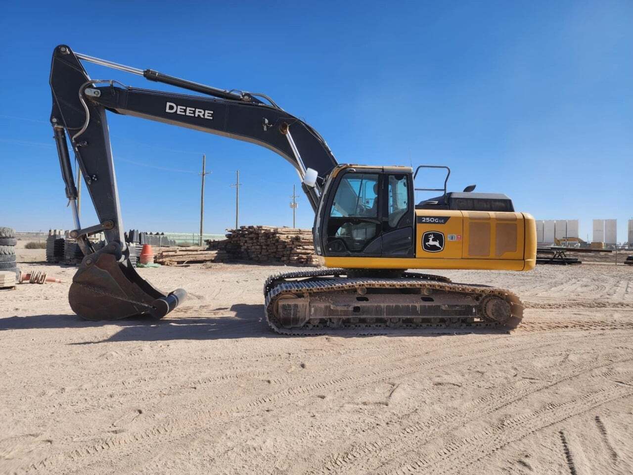 2022 JOHN DEERE 250G LC in Midland, TX