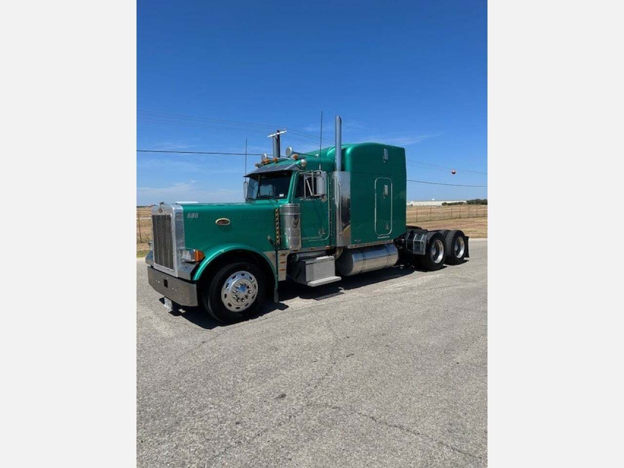 2000 PETERBILT 379 in Austin, TX
