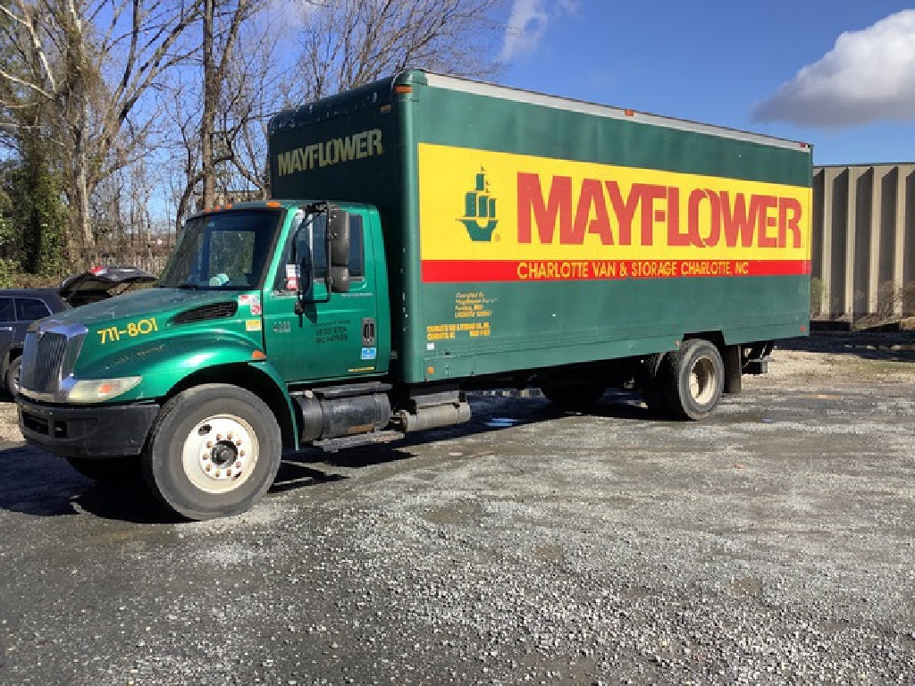 2004 INTERNATIONAL 4300 in Rosedale, MD