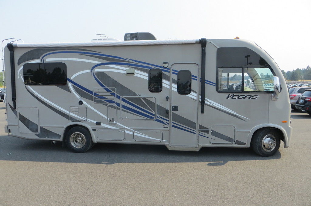 2014 Thor Motor Coach Vegas 24.1 in deer park WA