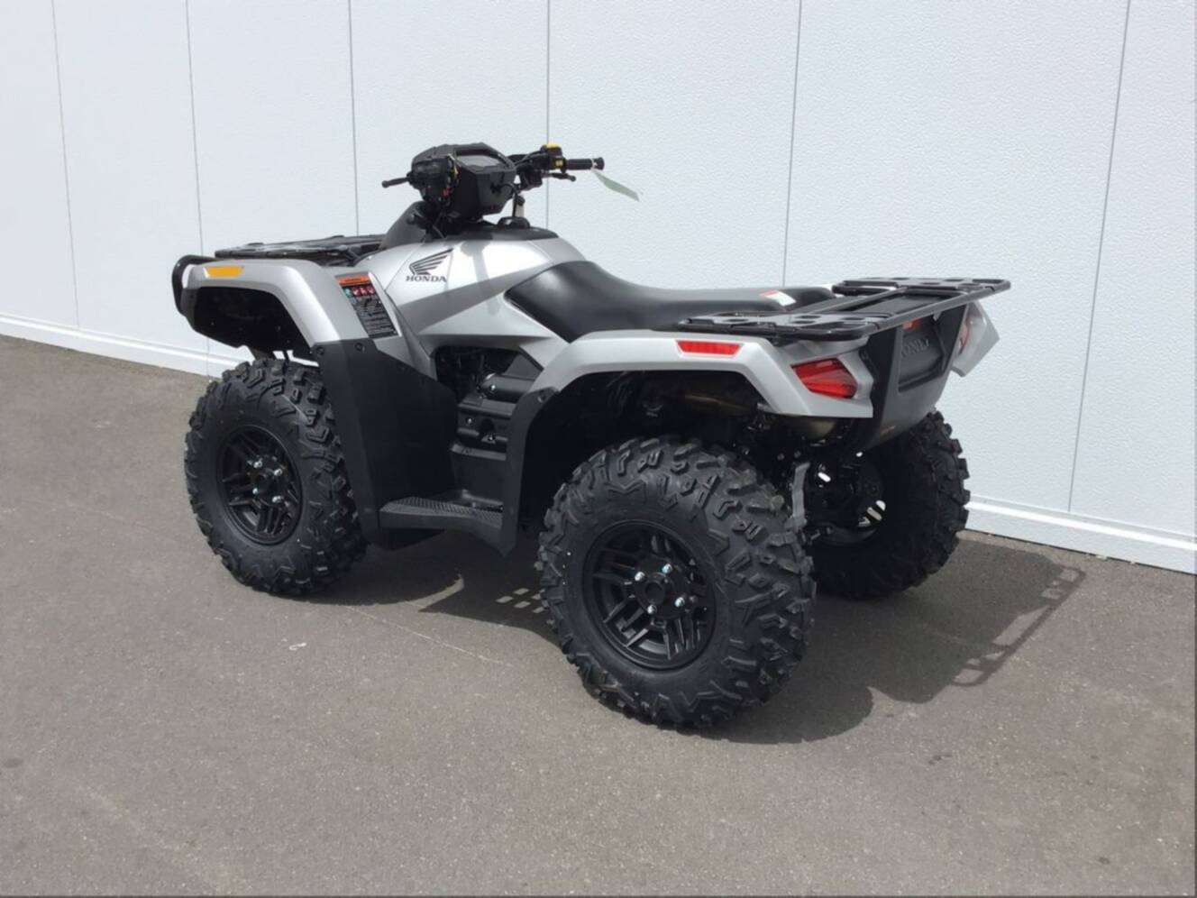 A photo of this 2026 Honda® FourTrax Rubicon 700 4x4 Automatic Matte Silver