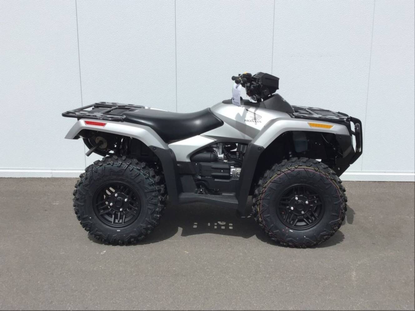 A photo of this 2026 Honda® FourTrax Rubicon 700 4x4 Automatic Matte Silver