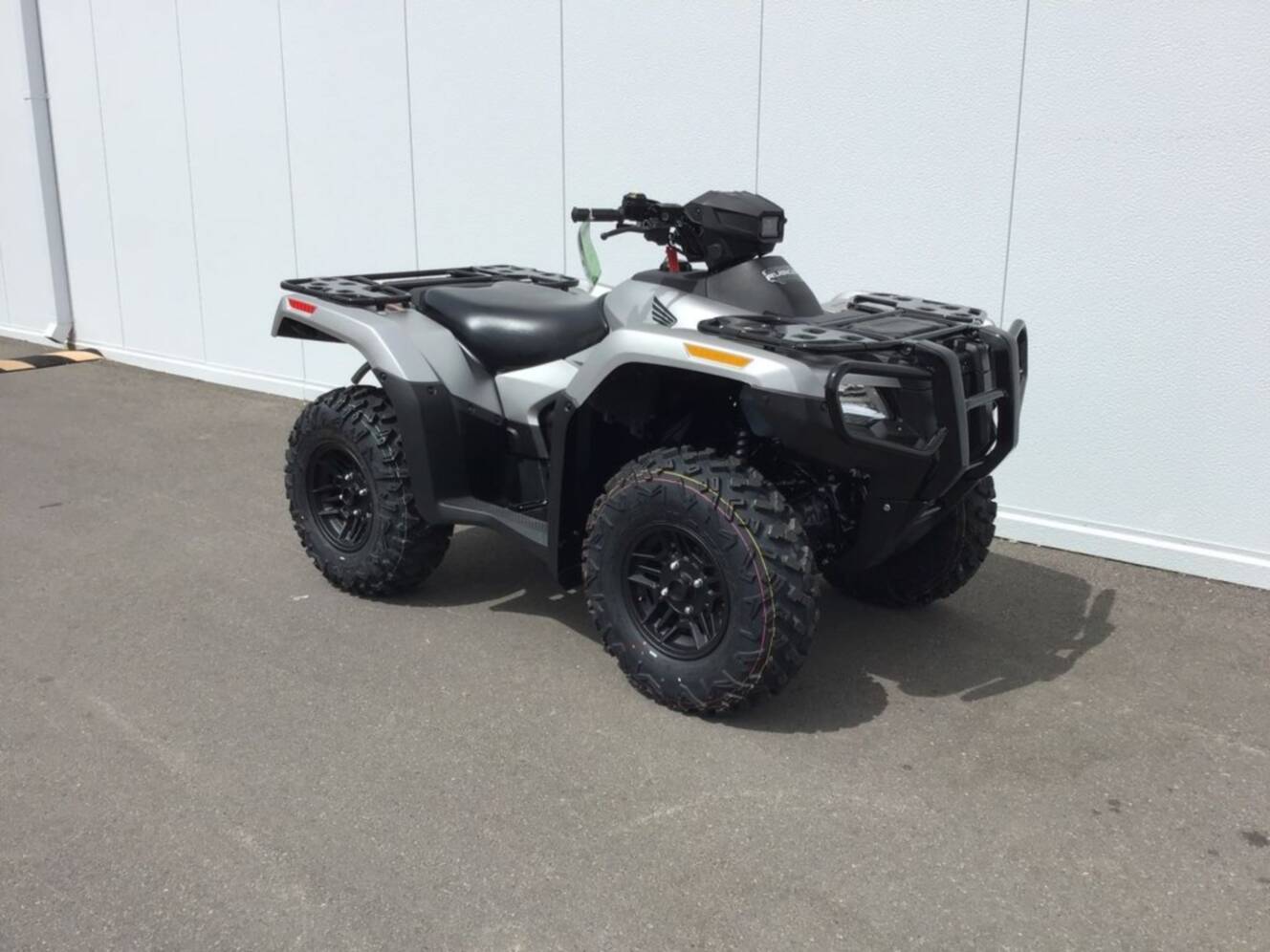 A photo of this 2026 Honda® FourTrax Rubicon 700 4x4 Automatic Matte Silver