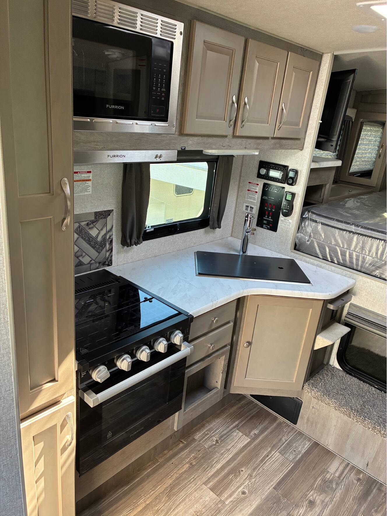 A photo of this 2027 Arctic Fox 990