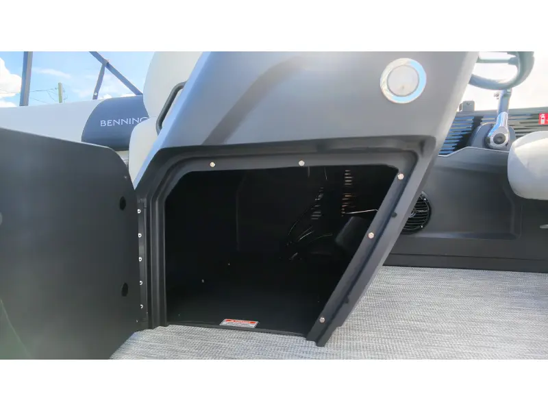2027 Bennington 22 S1 STERN RADIUS