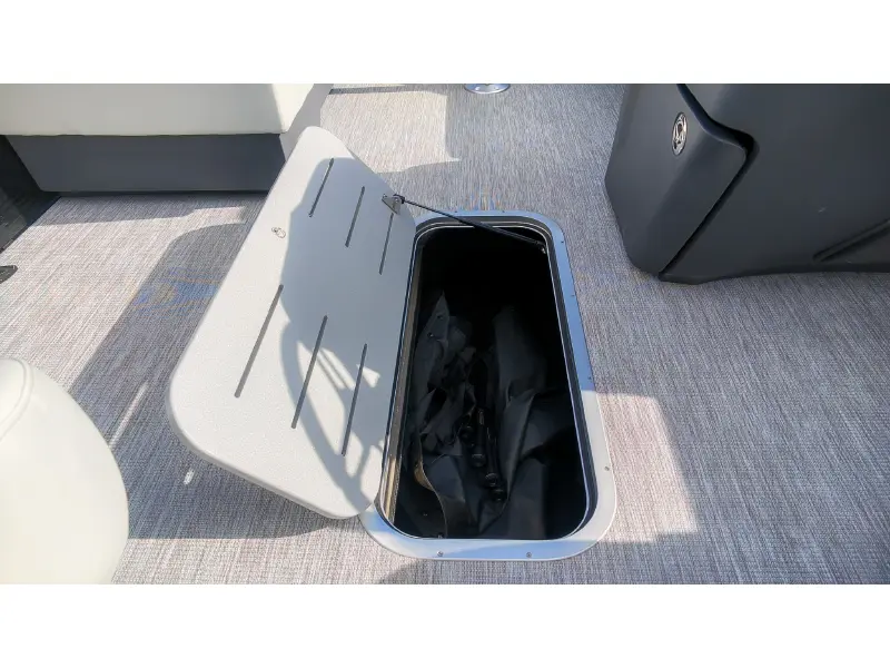 2027 Bennington 22 S1 STERN RADIUS