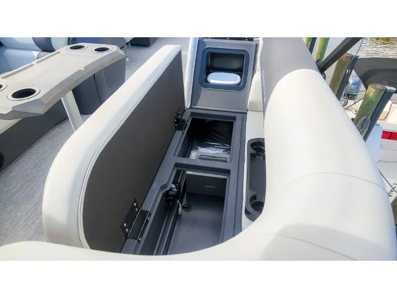 2027 Bennington 22 S1 STERN RADIUS