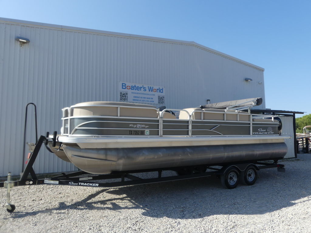 2017 Sun Tracker Party Barge 24 DLX in grand prairie TX