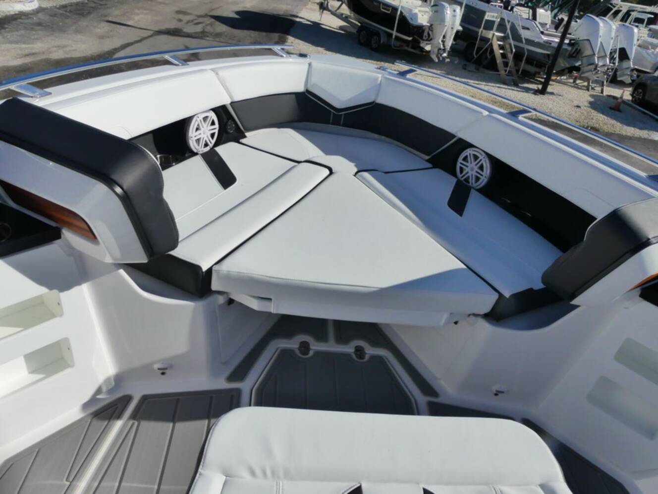 A photo of this 2027 Monterey Elite 30 OB