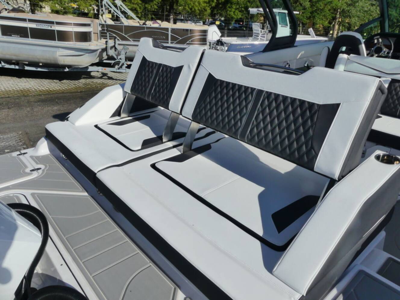 A photo of this 2027 Monterey Elite 30 OB