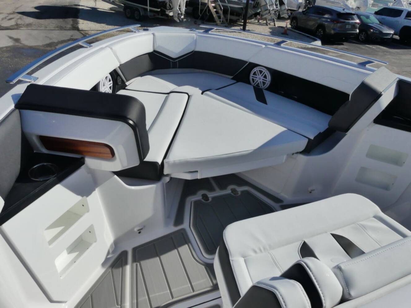 A photo of this 2027 Monterey Elite 30 OB