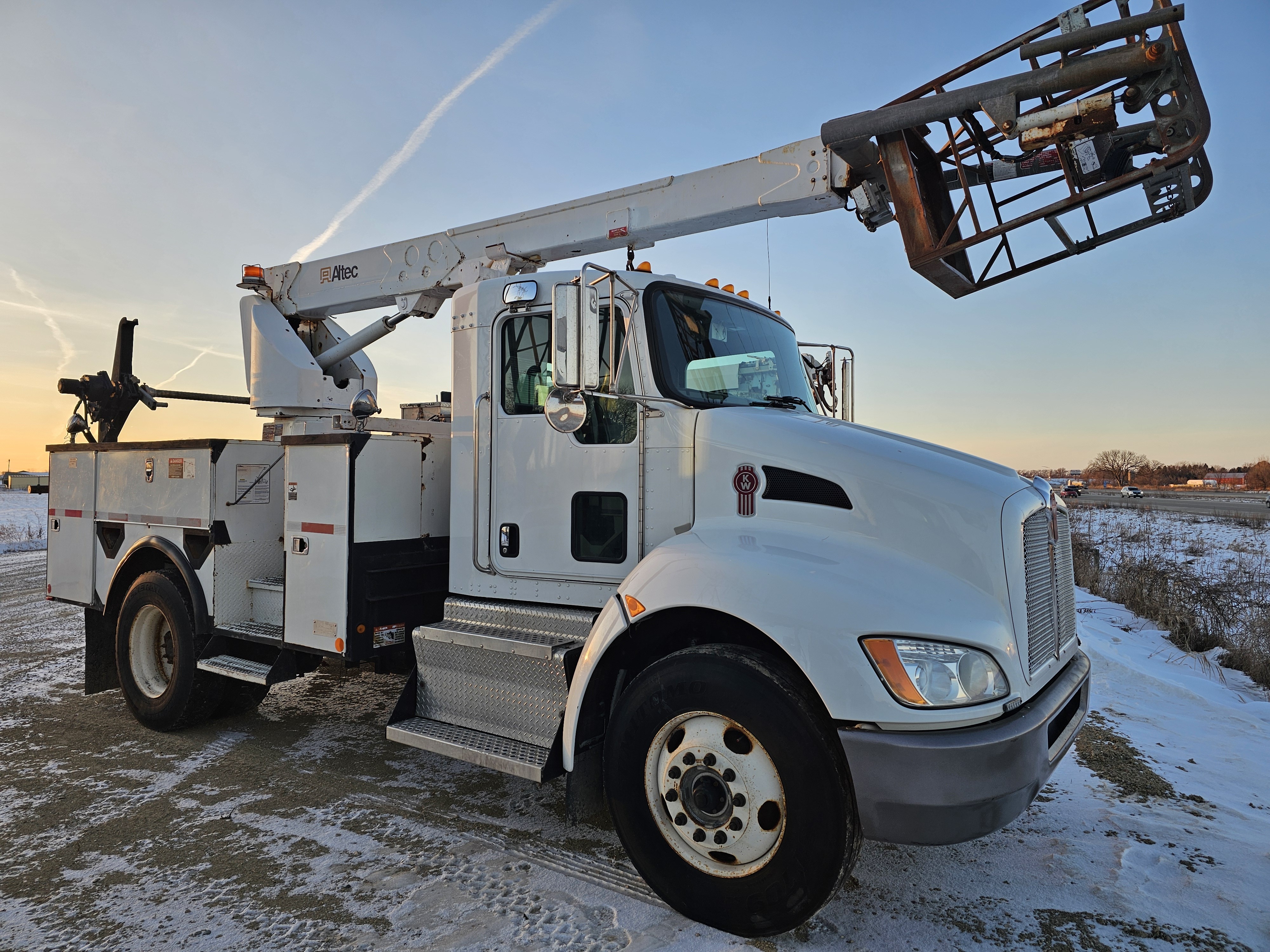 2012 Kenworth/ Altec T3 /T40P in Edgerton, WI