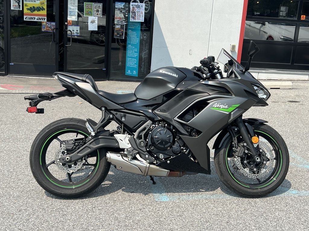 2024 Kawasaki Ninja® 650 ABS Metallic Matte Dark Gray/Metallic Spark BASE in Poughkeepsie, NY
