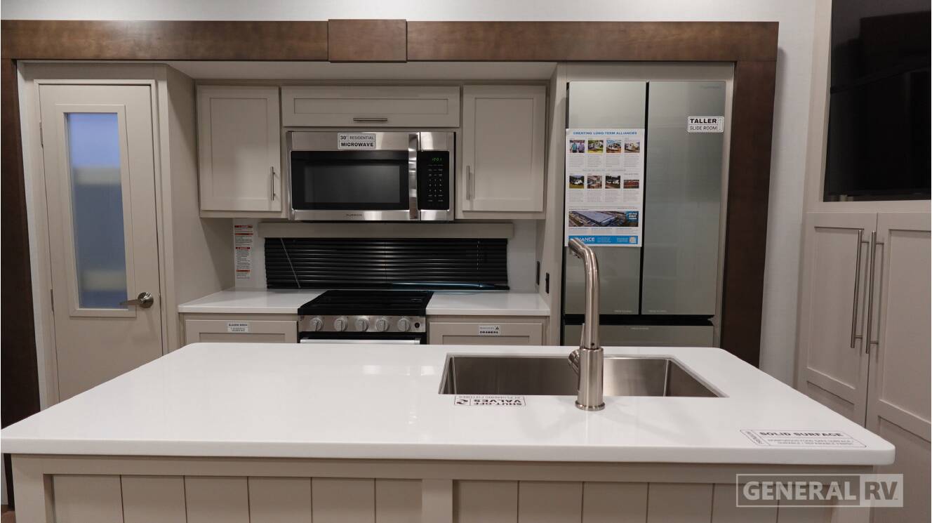 A photo of this 2027 Alliance Rv AVENUE 25RL