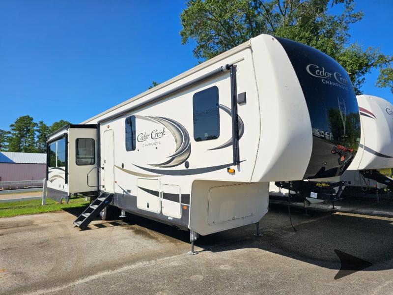 2020 Forest River Rv Cedar Creek Champagne Edition 38EL in longview TX