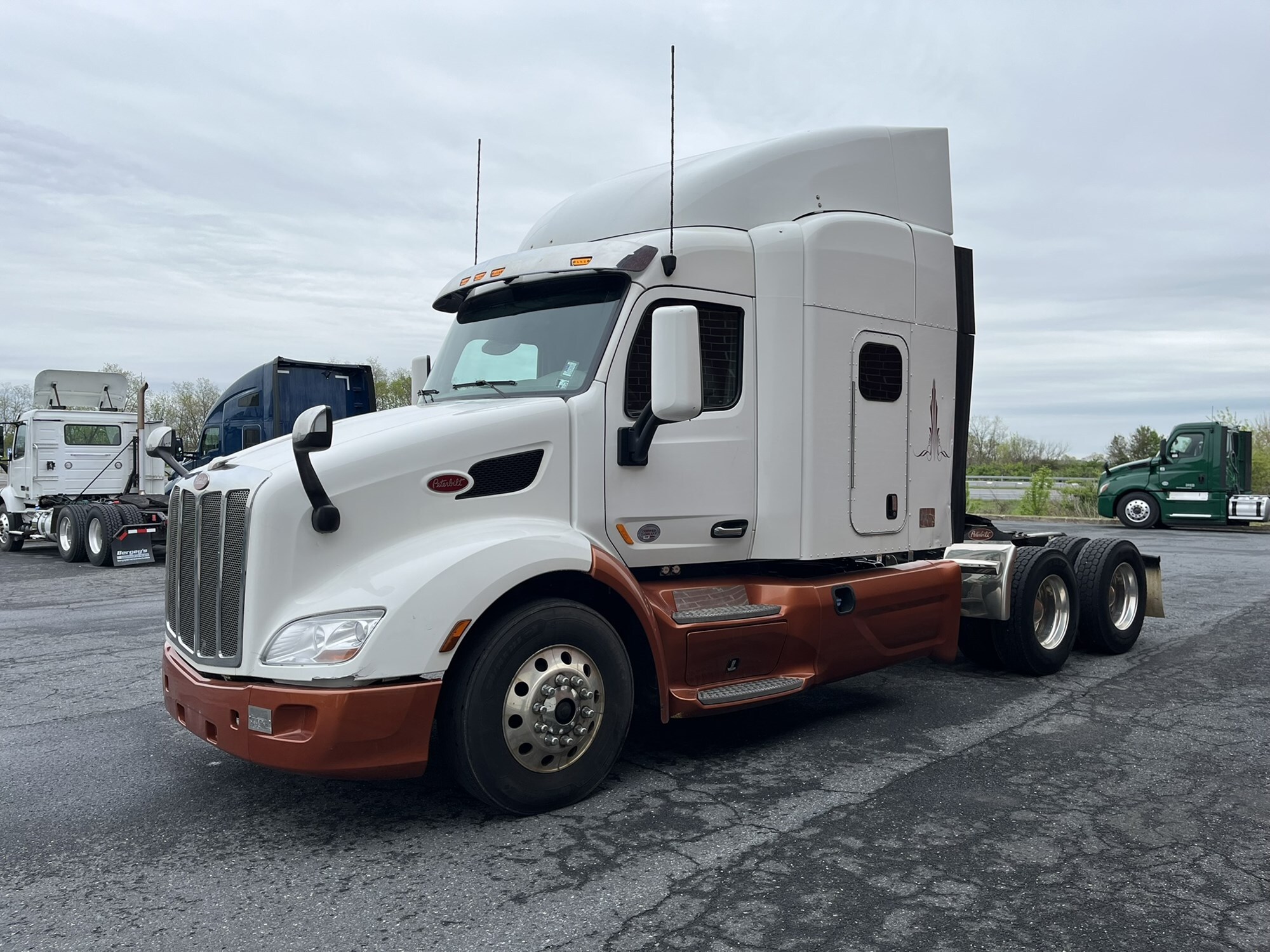 2022 PETERBILT 579 in Souderton, PA