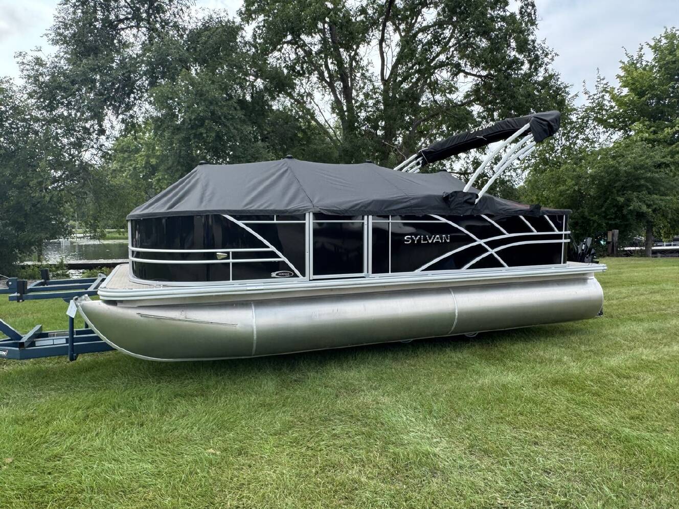 A photo of this 2025 Sylvan MIRAGE 8520