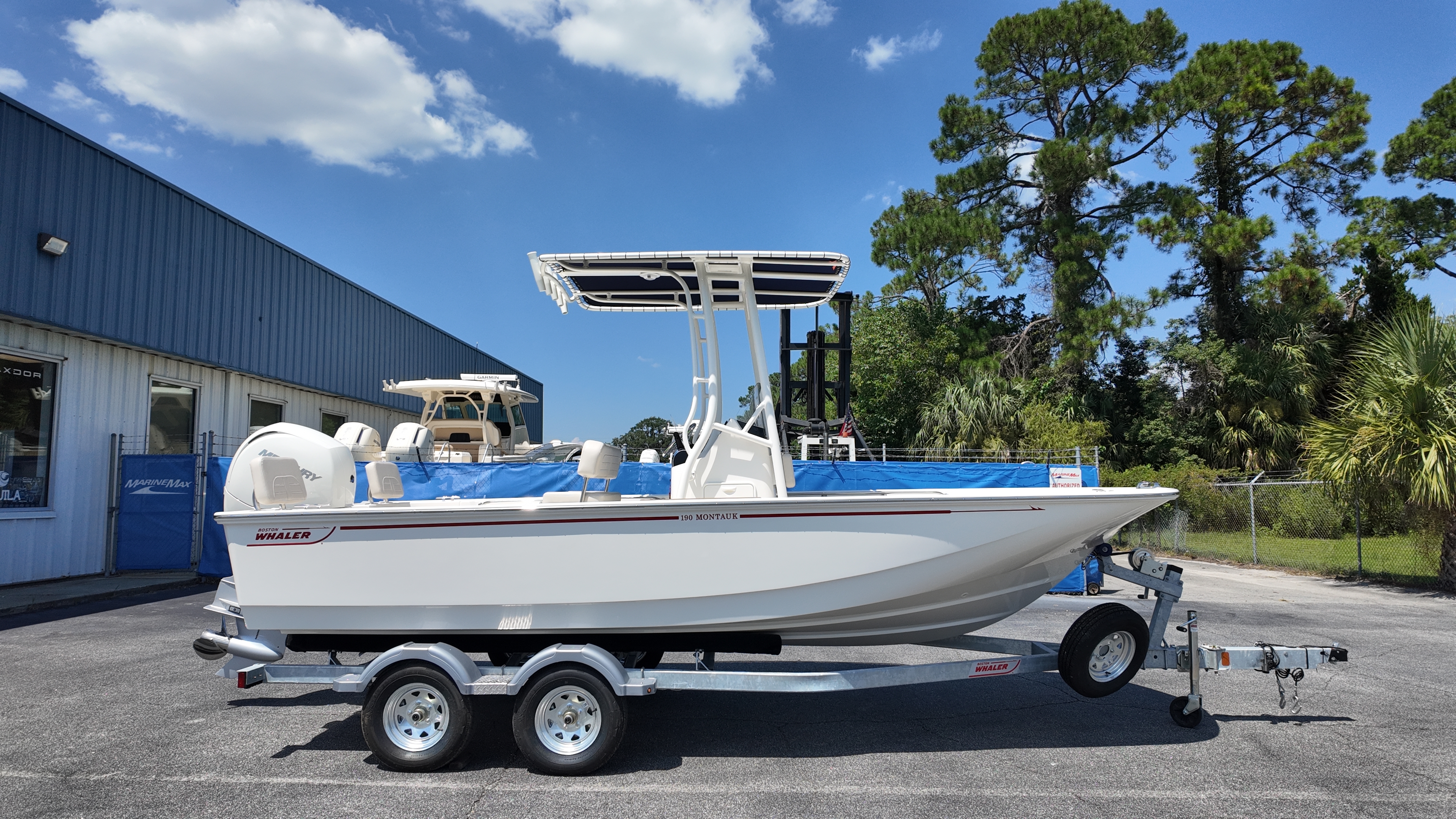 2027 Boston Whaler 190 Montauk in thunderbolt GA