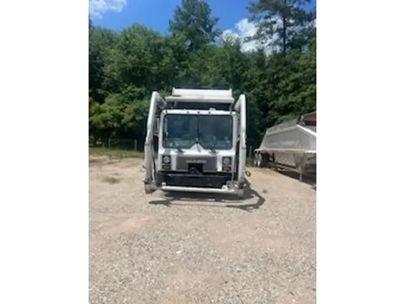 2003 Mack MR 40YD EZ