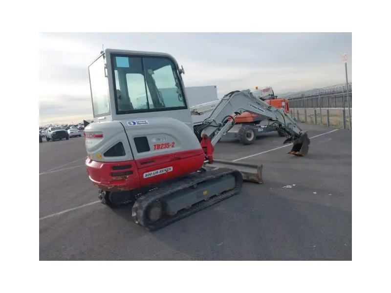 2019 TAKEUCHI TB235-2CR