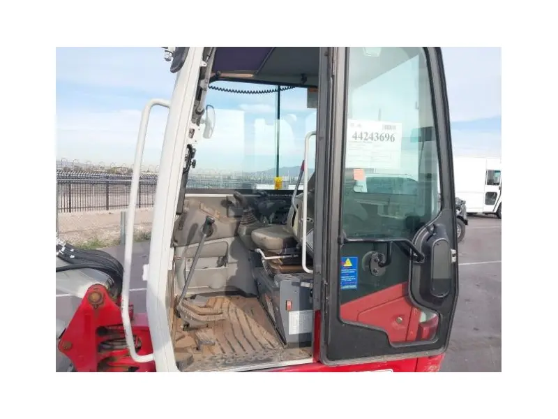 2019 TAKEUCHI TB235-2CR