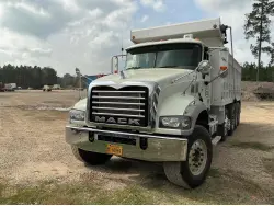 2014 Mack GU713