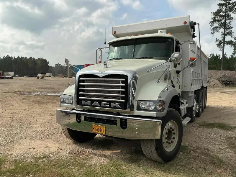 2014 Mack GU713