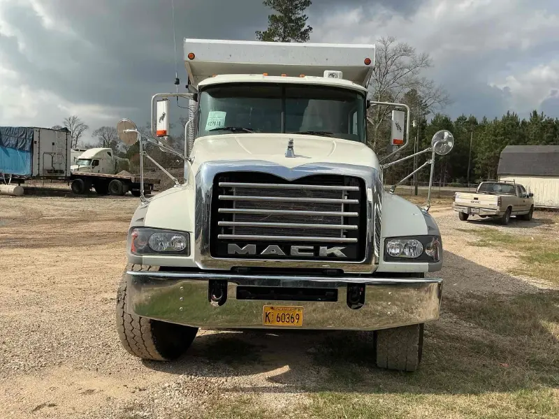 2014 Mack GU713
