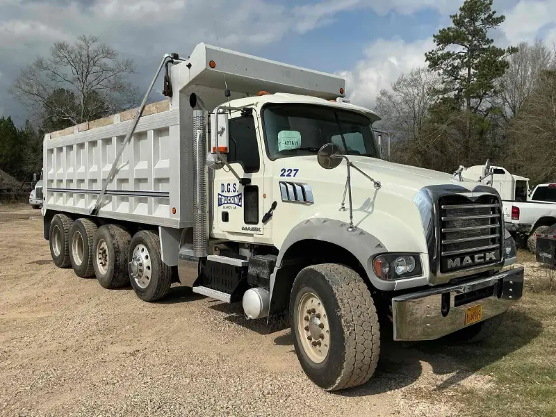2014 Mack GU713