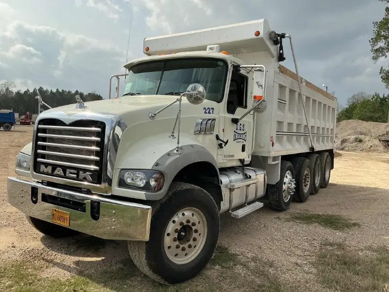 2014 Mack GU713