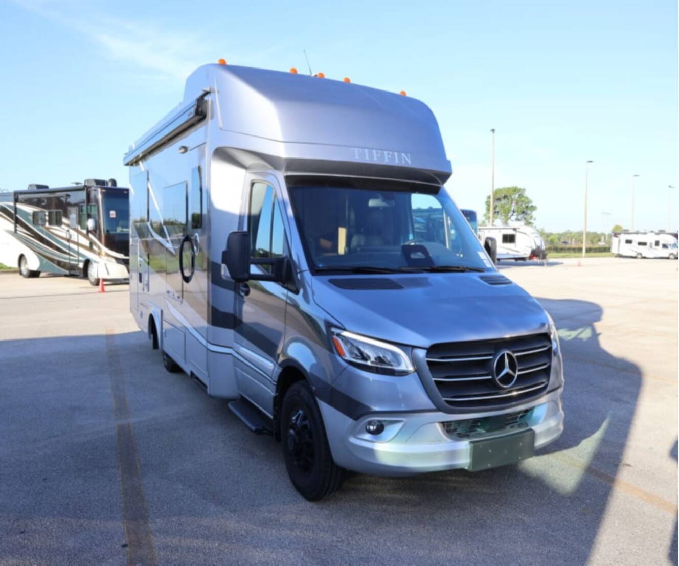 A photo of this 2027 Tiffin WAYFARER 25XLW